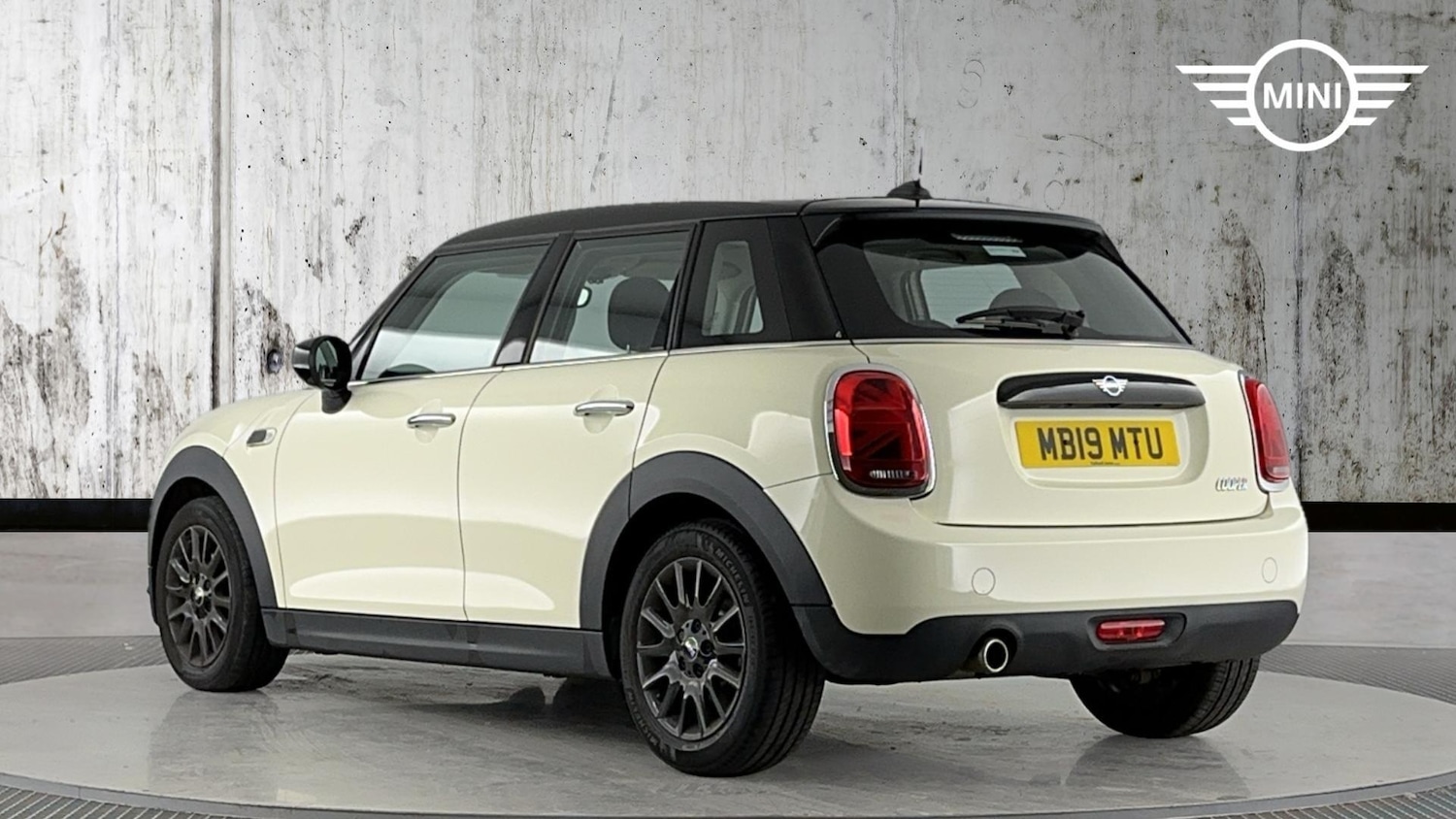 Used MINI Hatch 2019 for sale - 76760445: Photo 2