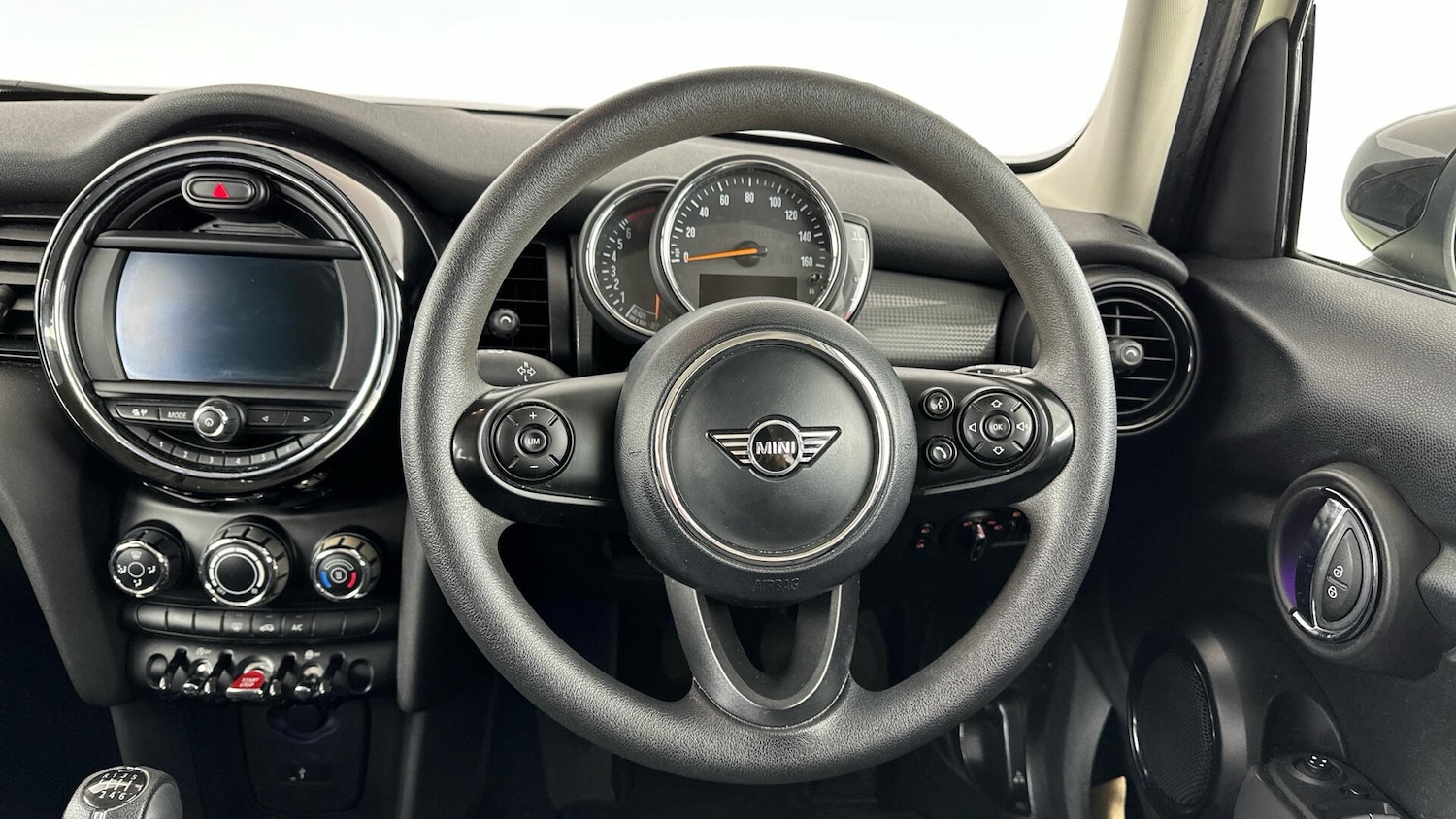 Used MINI Hatch 2019 for sale - 76760445: Photo 5