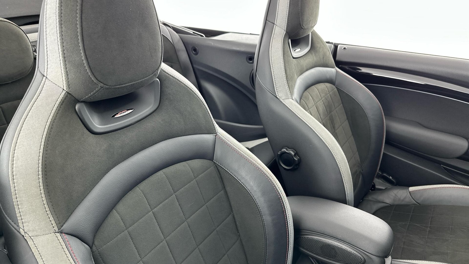 Used MINI Convertible 2023 for sale - 77175322: Photo 24