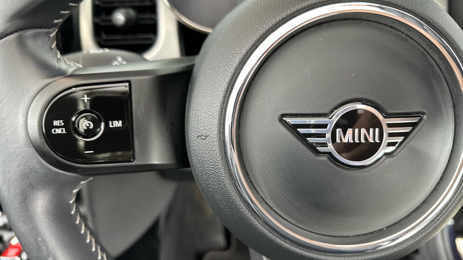 Used MINI Convertible 2023 for sale - 77496292: Photo 17