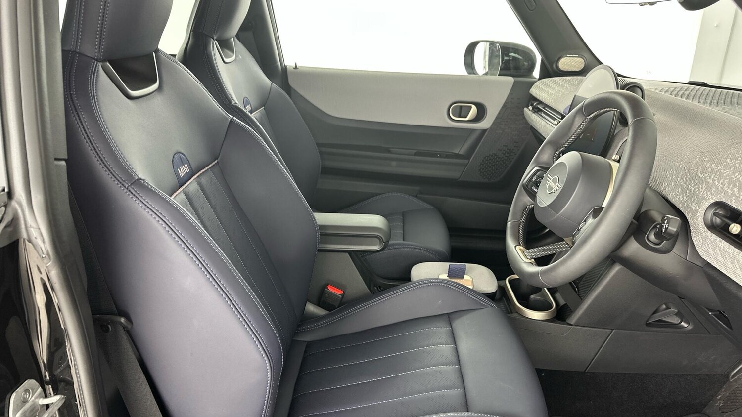 Used MINI Cooper 2025 for sale - 76760399: Photo 11