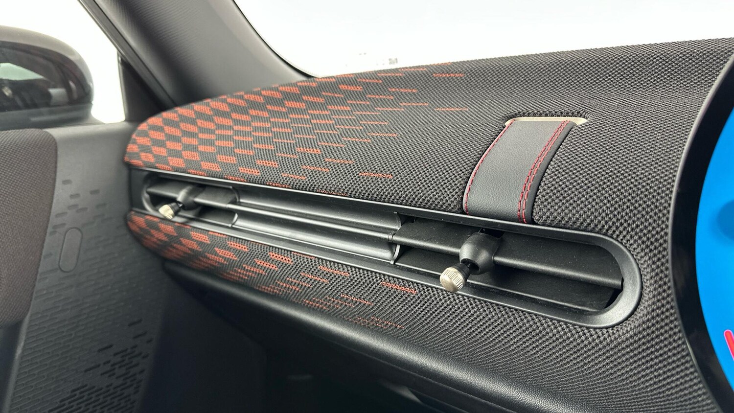 Used MINI Hatch 2025 for sale - 77060441: Photo 32