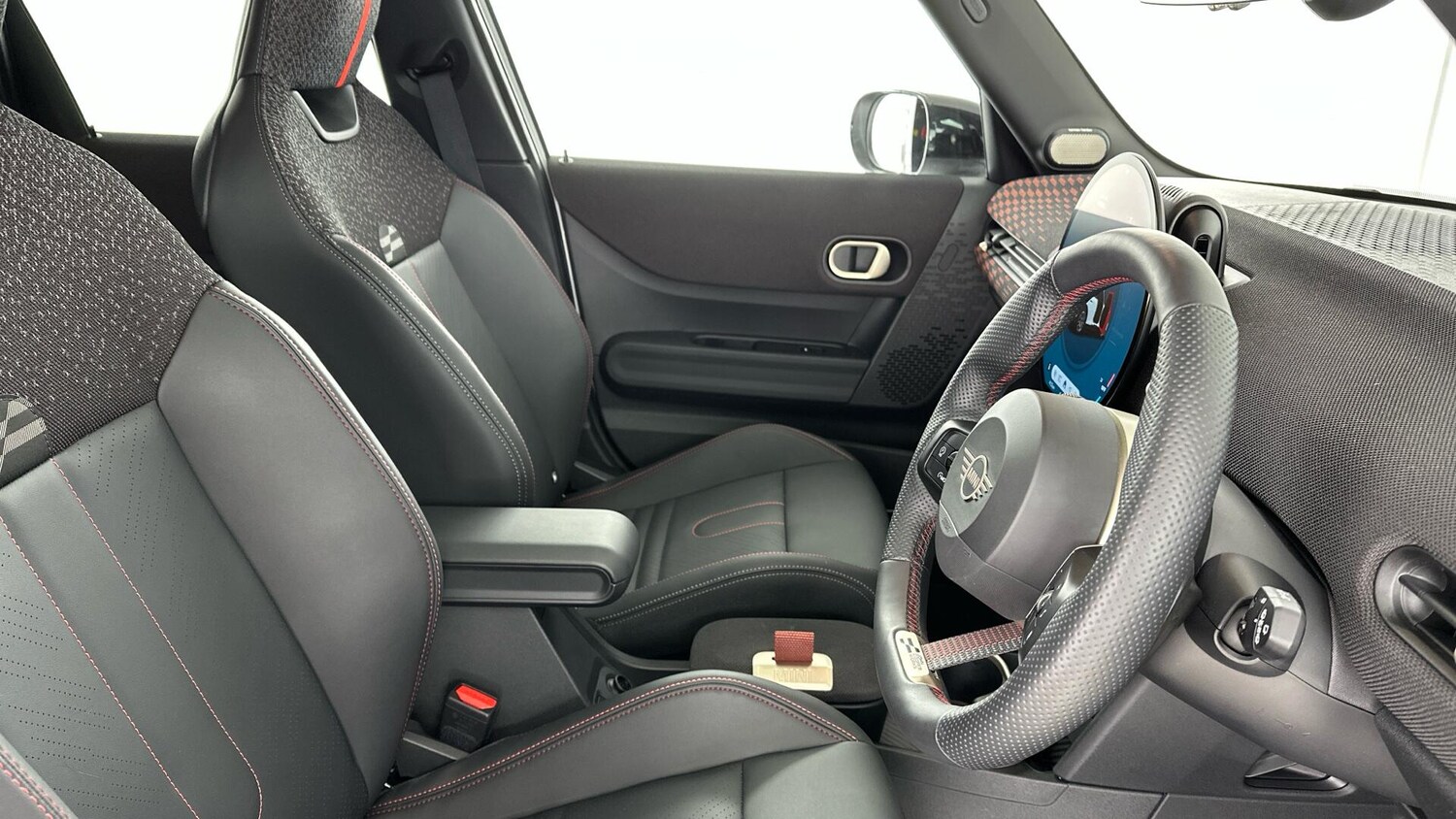 Used MINI Hatch 2025 for sale - 77015990: Photo 11