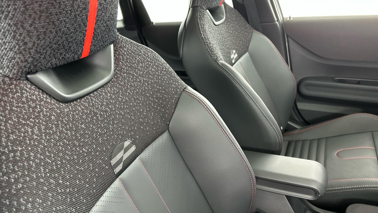 Used MINI Hatch 2025 for sale - 77015990: Photo 31