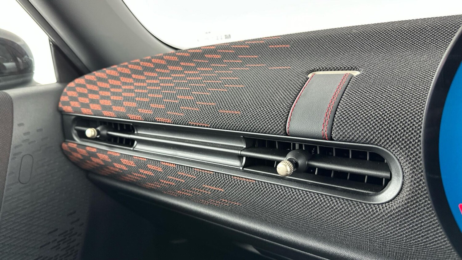 Used MINI Cooper 2025 for sale - 76760490: Photo 32