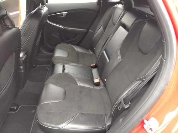 Used Volvo V40 2015 for sale - 76293412: Photo 10
