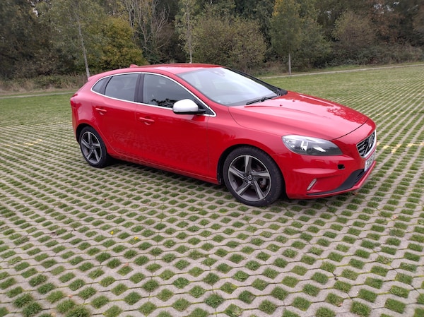Used Volvo V40 2015 for sale - 76293412: Photo 2