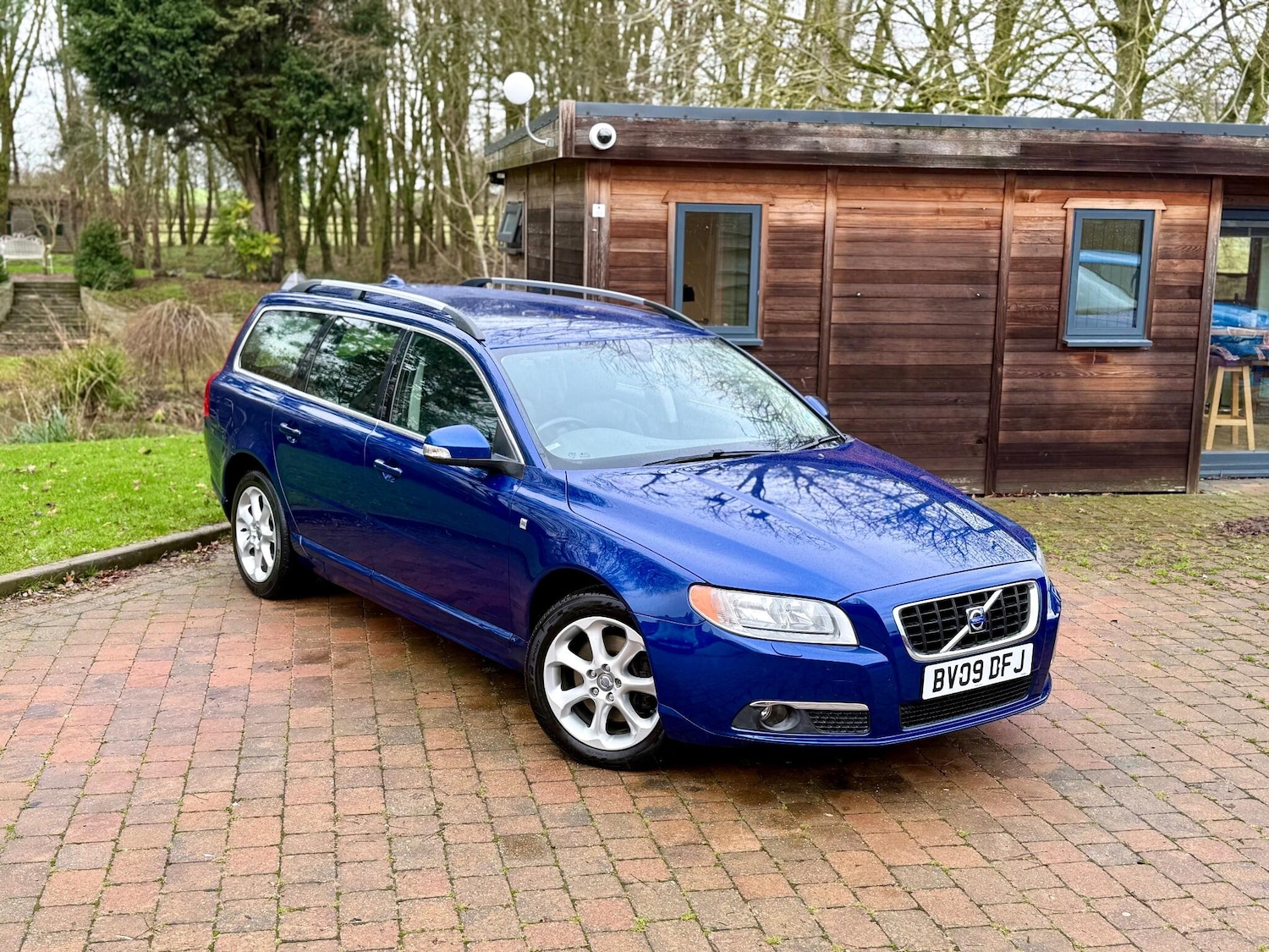 Used Volvo V70 2009 for sale - 77175411: Photo 2