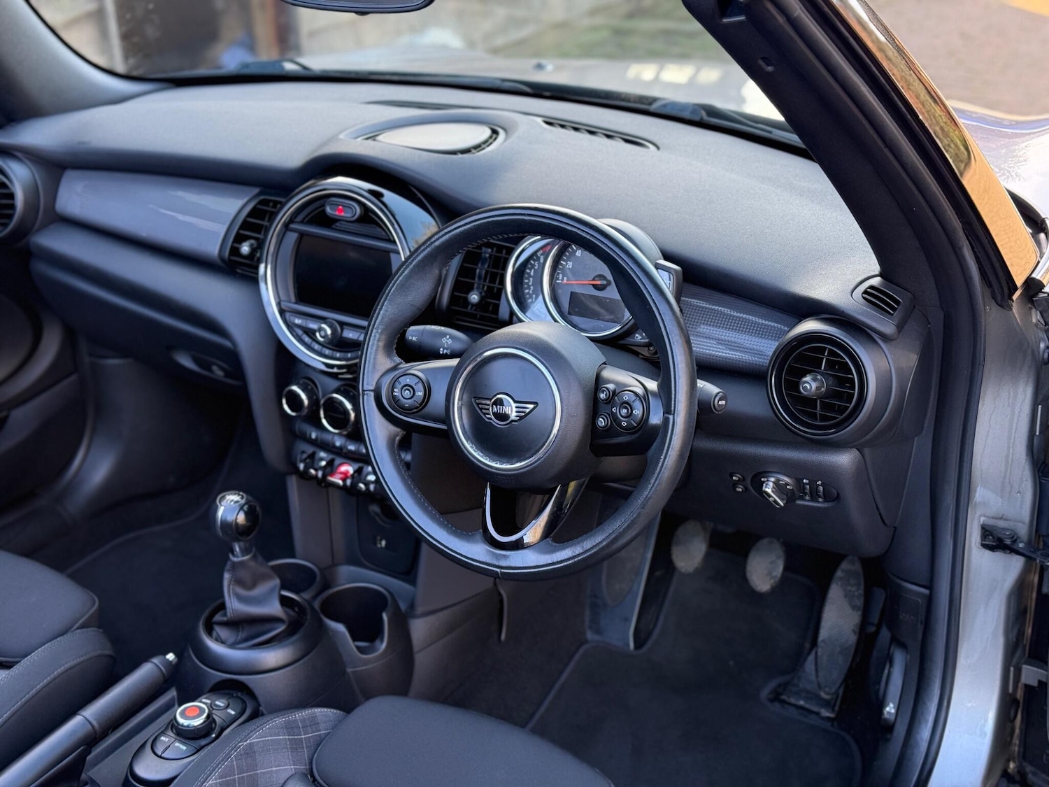 Used MINI Convertible 2018 for sale - 77352014: Photo 26