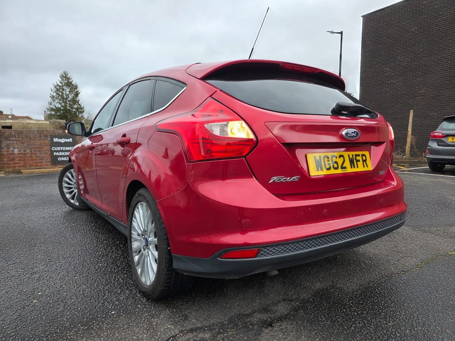 Used Ford Focus 2013 for sale - 76877392: Photo 2