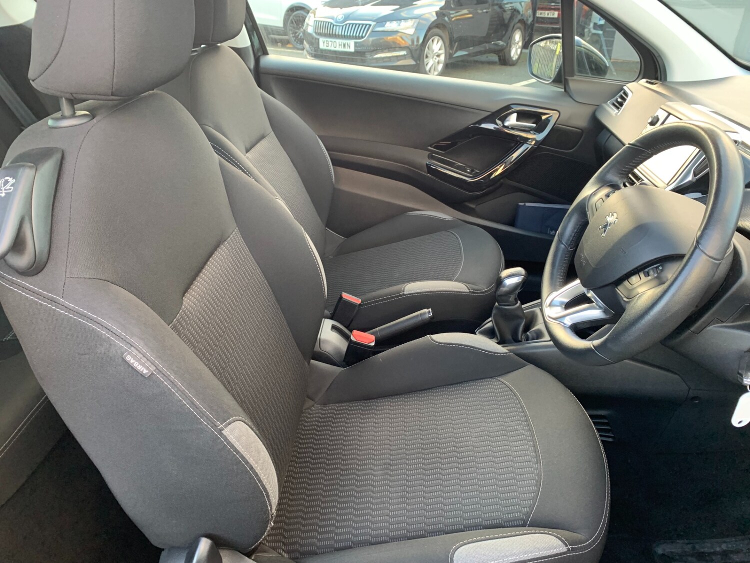 Used Peugeot 208 2015 for sale - 76983913: Photo 13