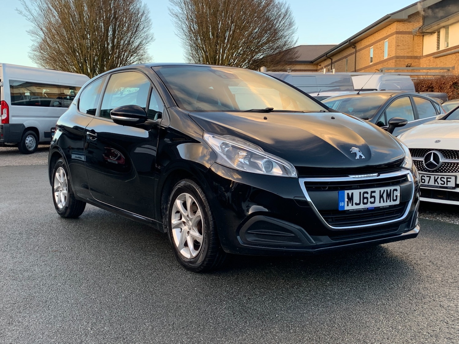 Used Peugeot 208 2015 for sale - 76983913: Photo 2