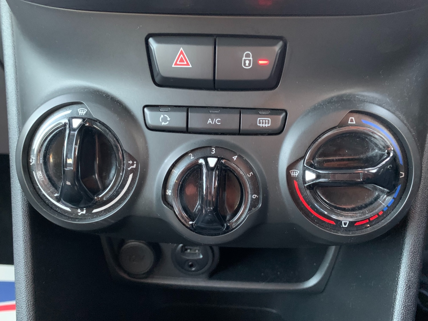 Used Peugeot 208 2015 for sale - 76983913: Photo 21