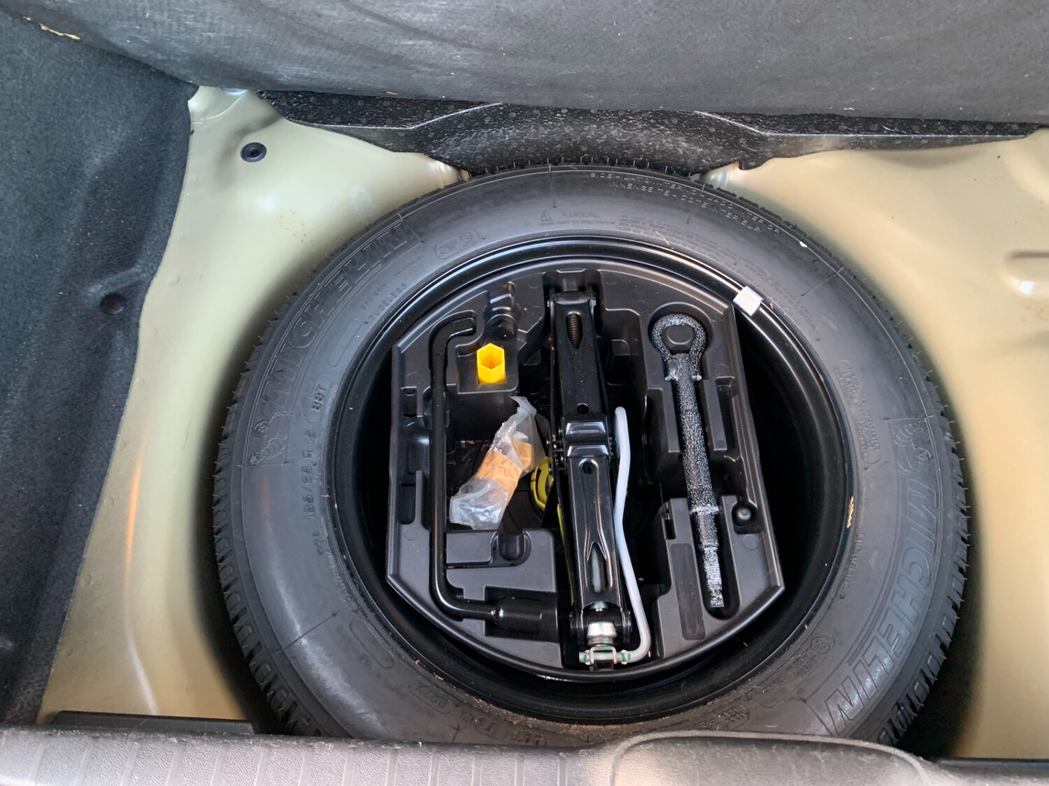 Used Peugeot 208 2015 for sale - 76983913: Photo 22