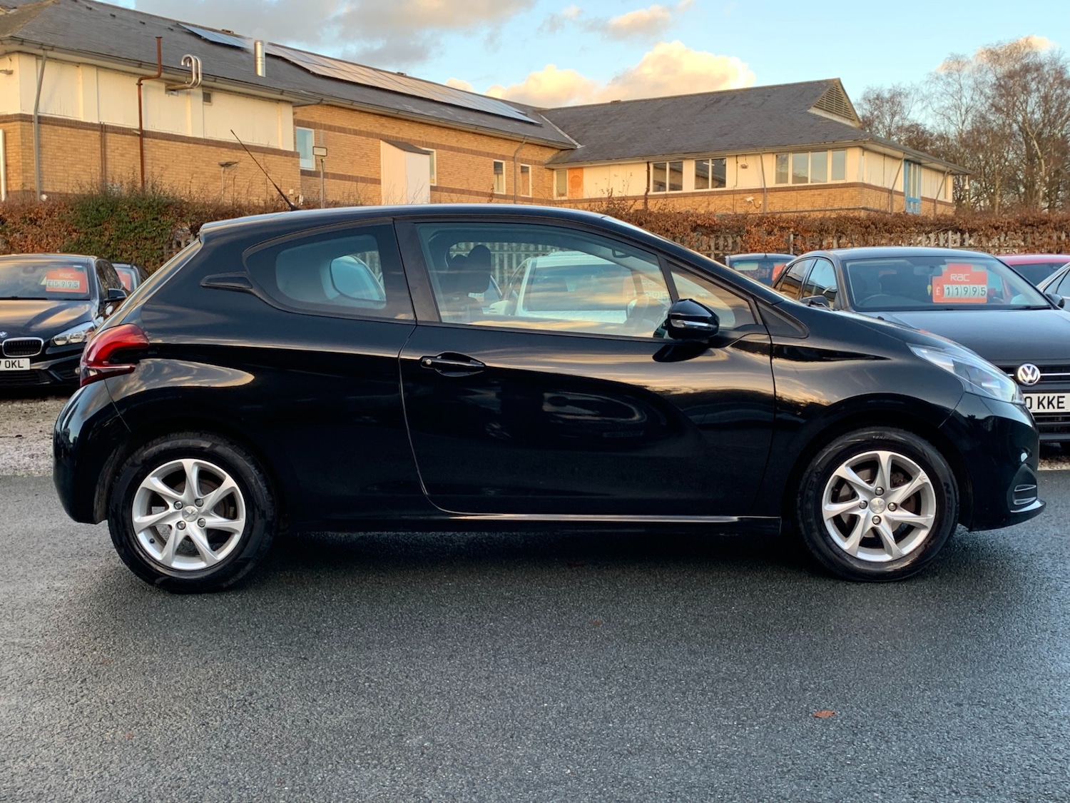 Used Peugeot 208 2015 for sale - 76983913: Photo 3