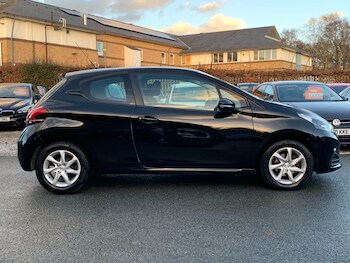 Used Peugeot 208 2015 for sale - 76983913: Photo