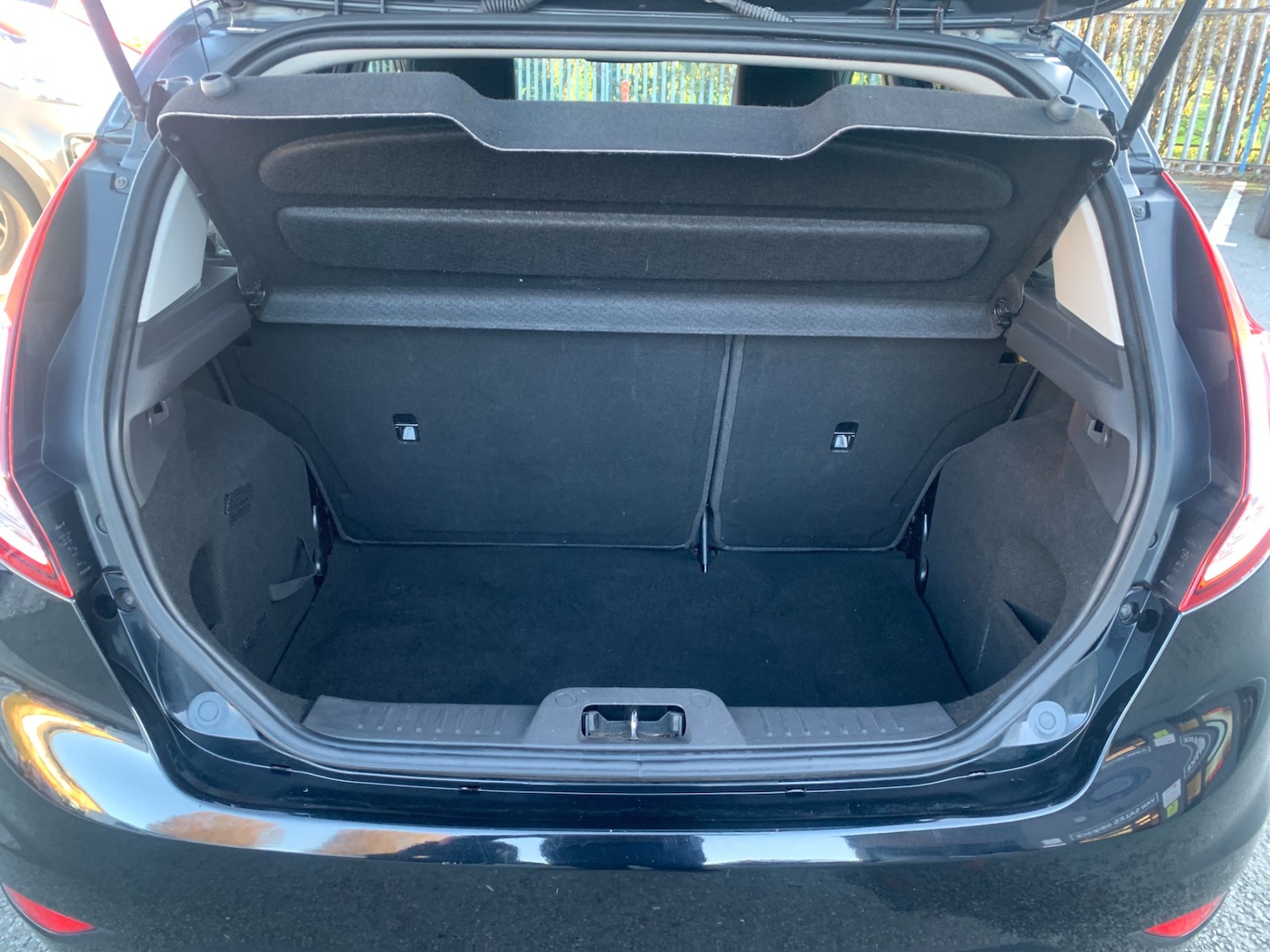 Used Ford Fiesta 2015 for sale - 76736117: Photo 9