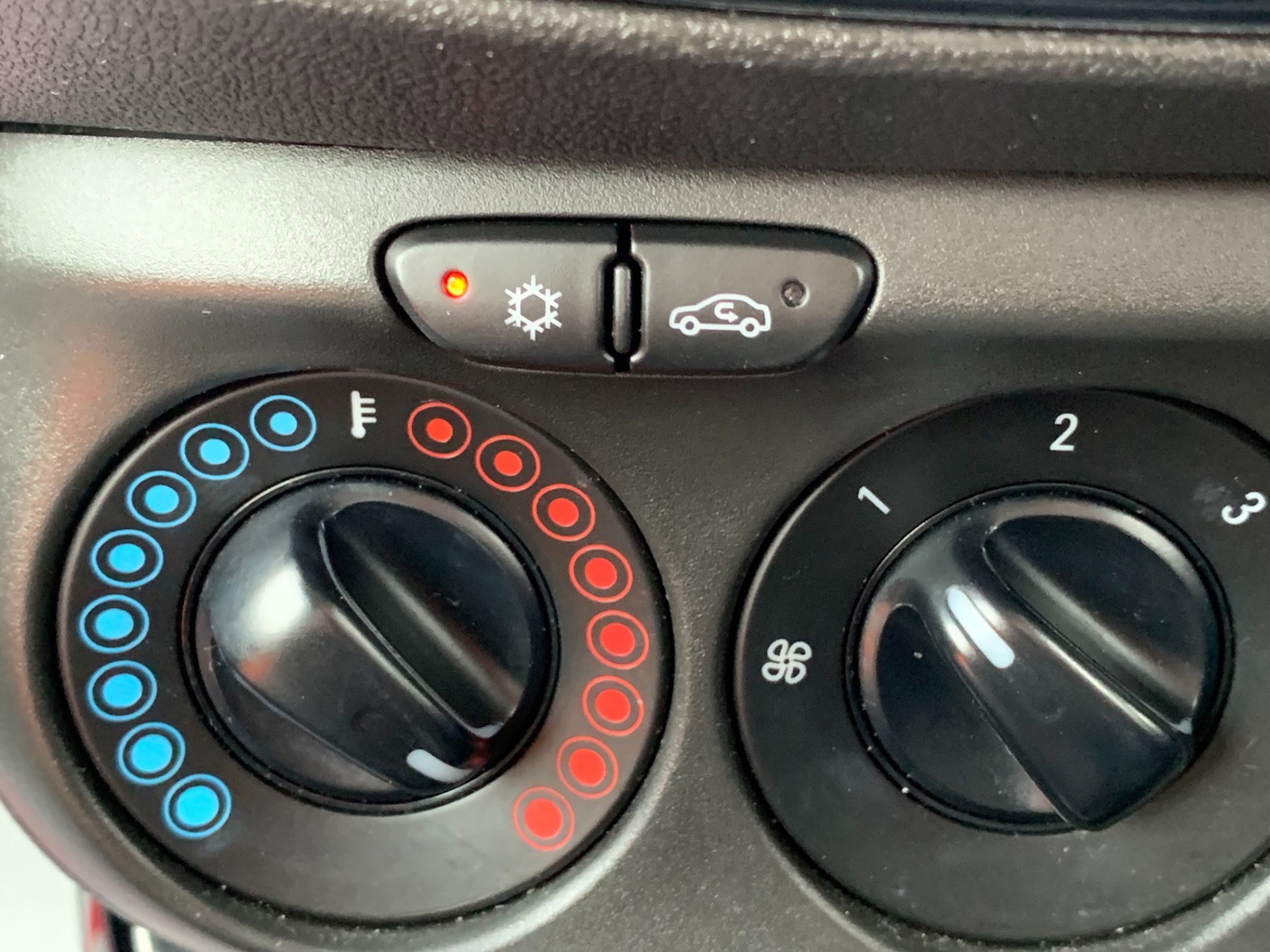 Used Vauxhall ADAM 2016 for sale - 76735765: Photo 20