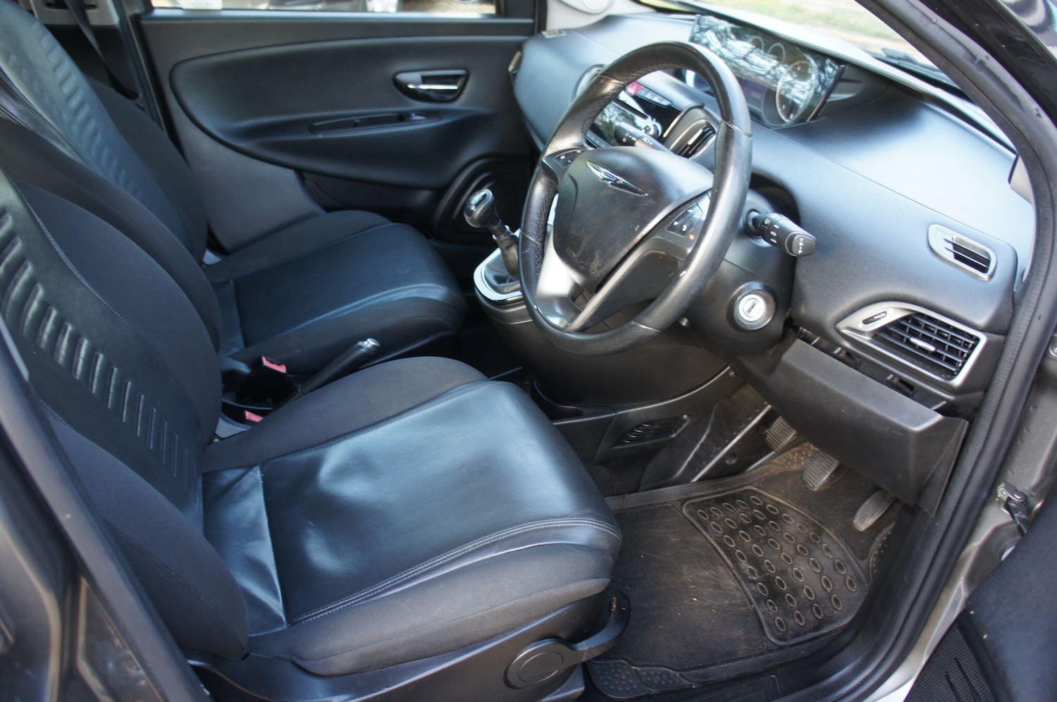 Used Chrysler Ypsilon 2012 for sale - 77759438: Photo 8