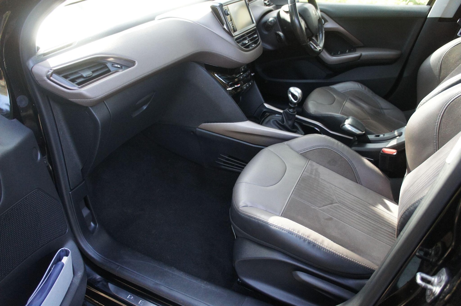 Used Peugeot 2008 2015 for sale - 77939367: Photo 10