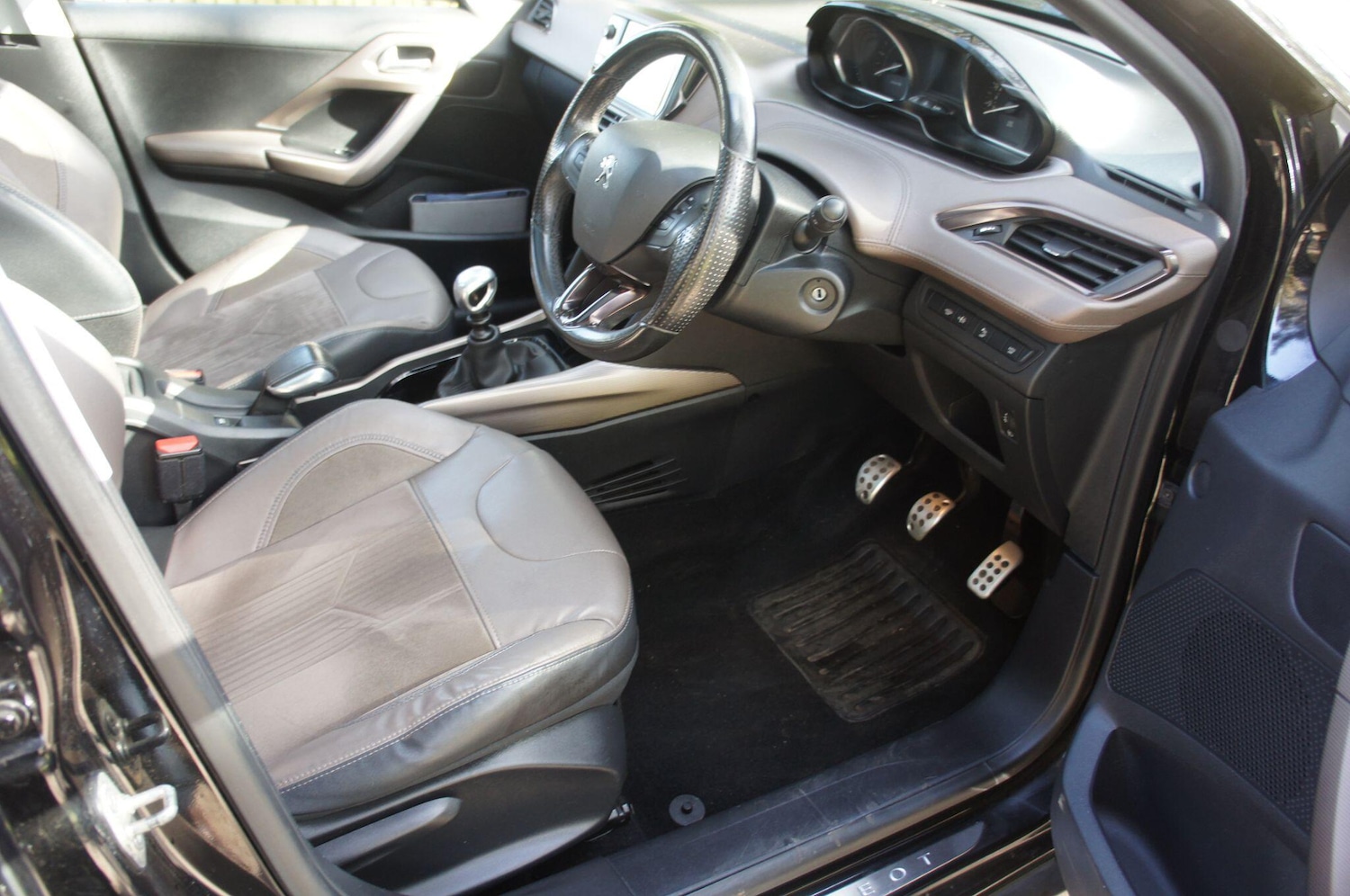 Used Peugeot 2008 2015 for sale - 77939367: Photo 7