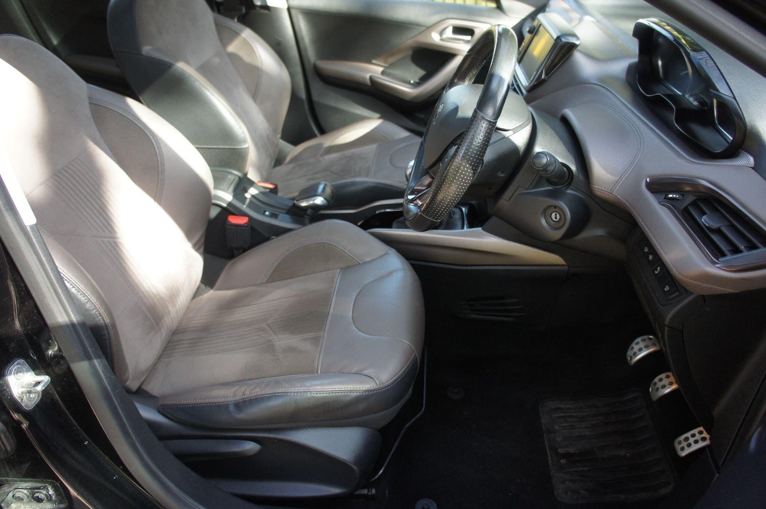 Used Peugeot 2008 2015 for sale - 77939367: Photo 8