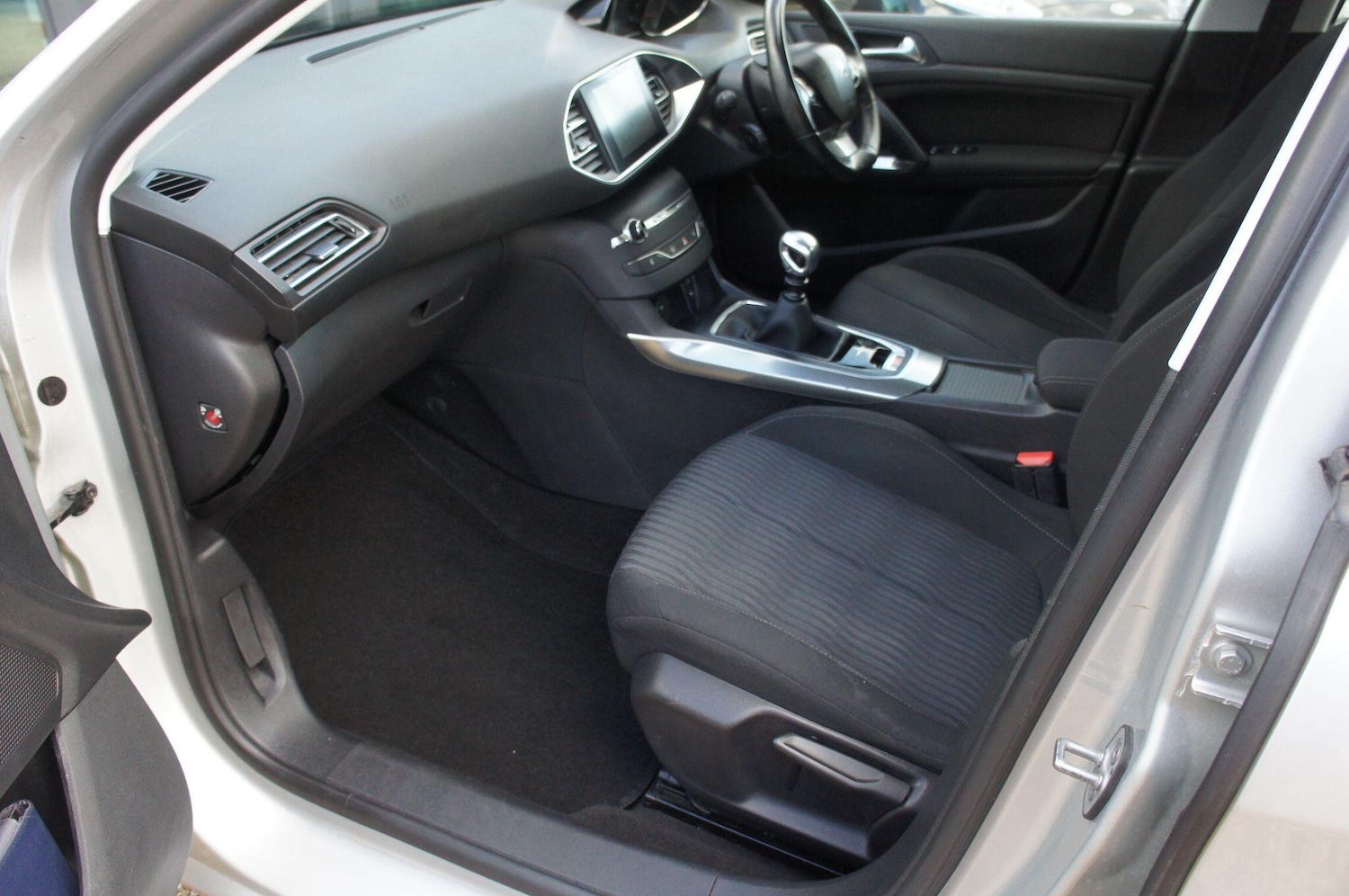 Used Peugeot 308 2015 for sale - 77882128: Photo 10