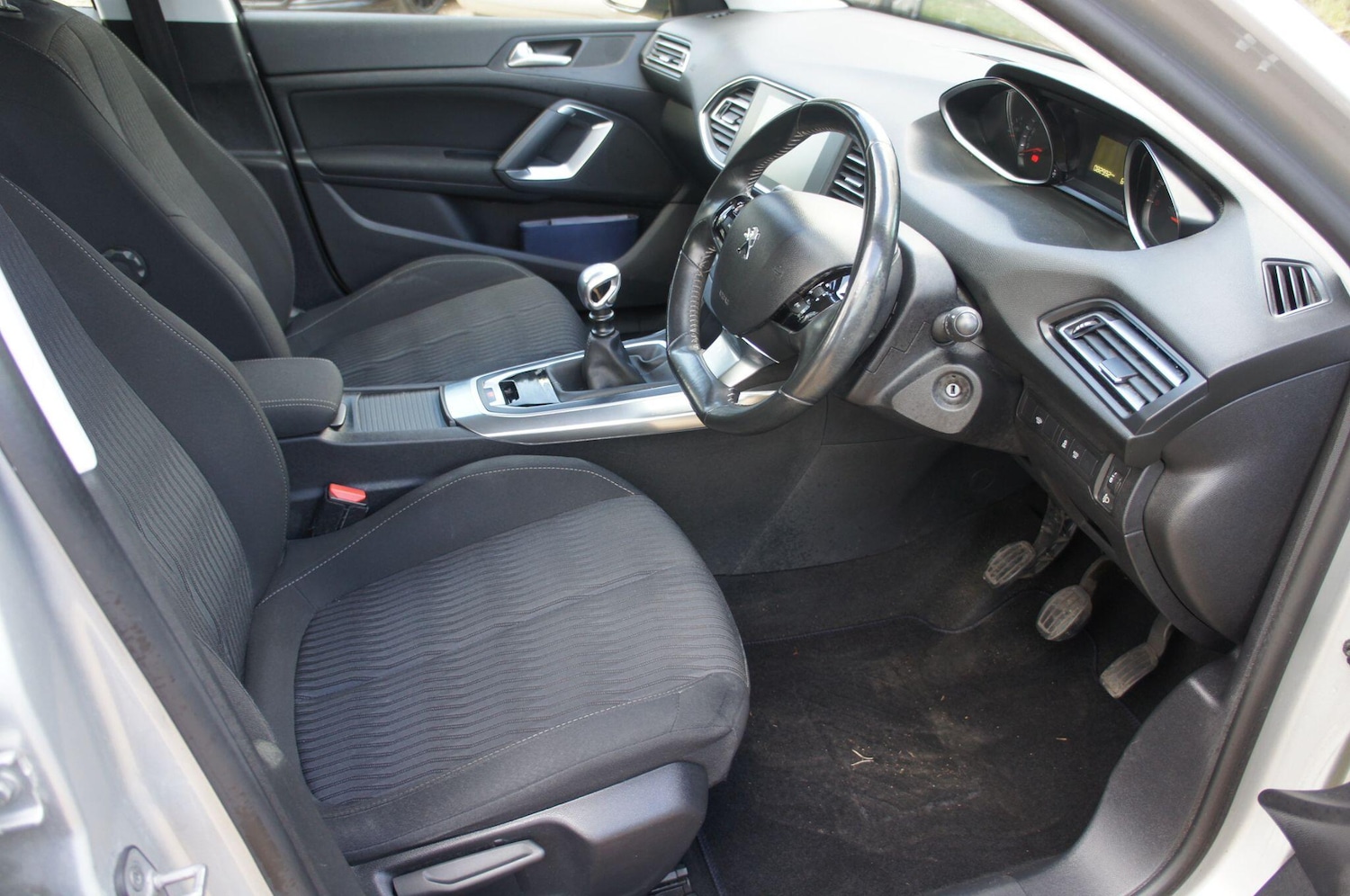 Used Peugeot 308 2015 for sale - 77882128: Photo 7