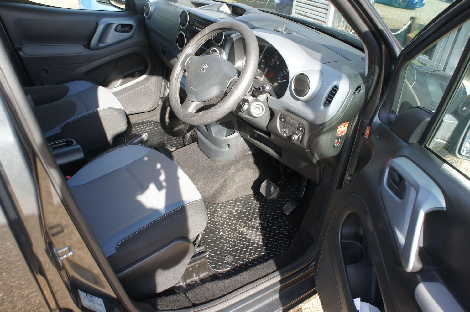 Used Peugeot Partner Tepee 2013 for sale - 77759439: Photo 12