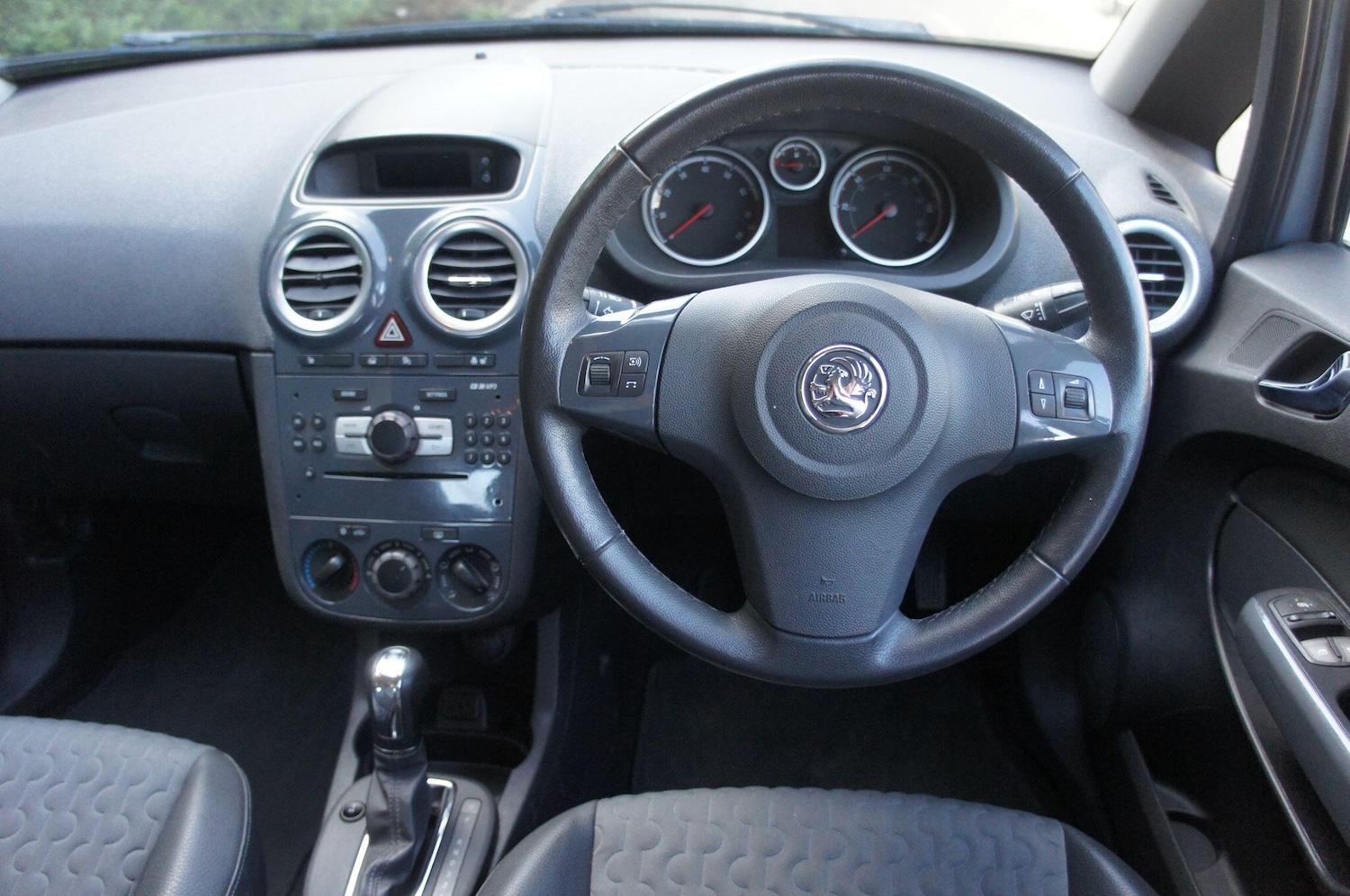 Used Vauxhall Corsa 2011 for sale - 77939436: Photo 6