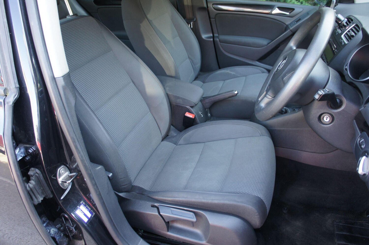 Used Volkswagen Golf 2010 for sale - 77939453: Photo 8