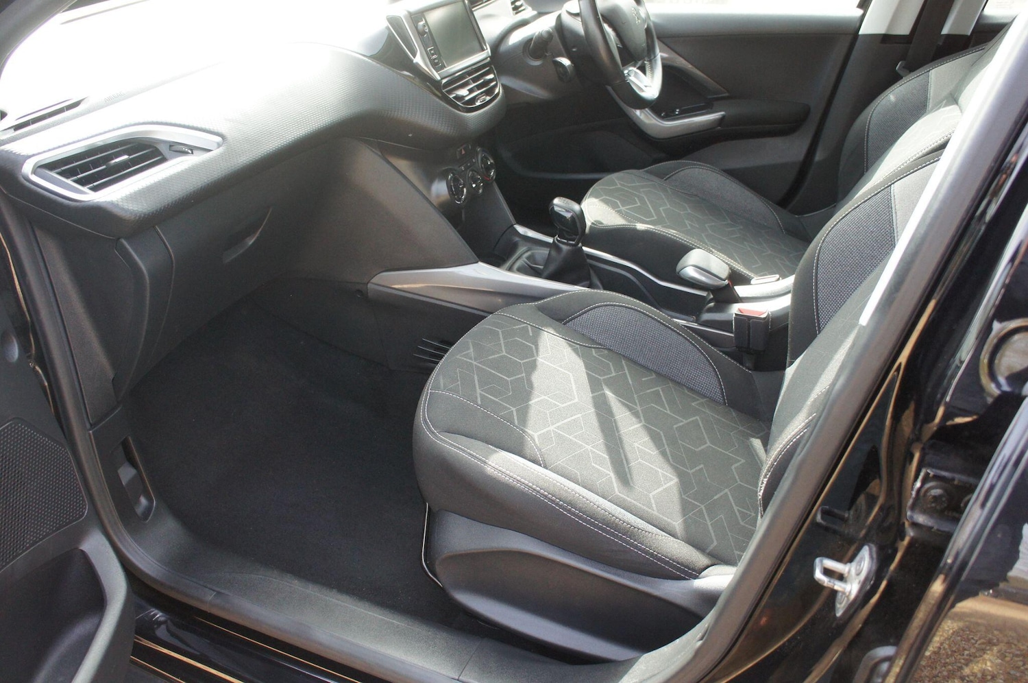 Used Peugeot 2008 for sale - 77768951: Photo 10