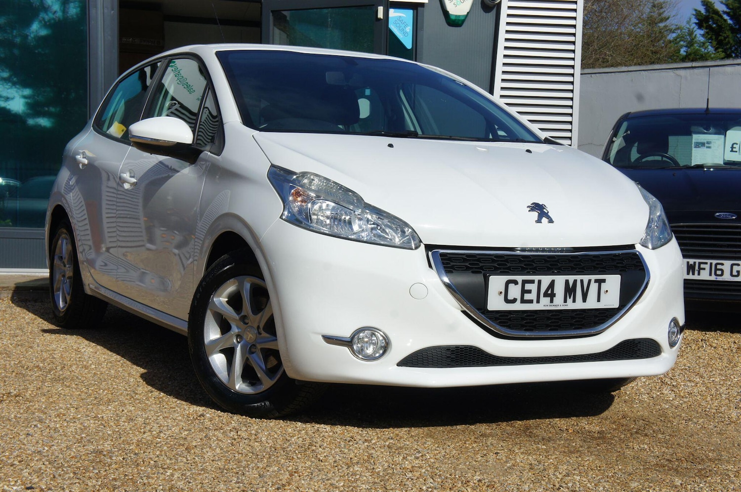 Used Peugeot 208 2014 for sale - 77940501: Photo 2