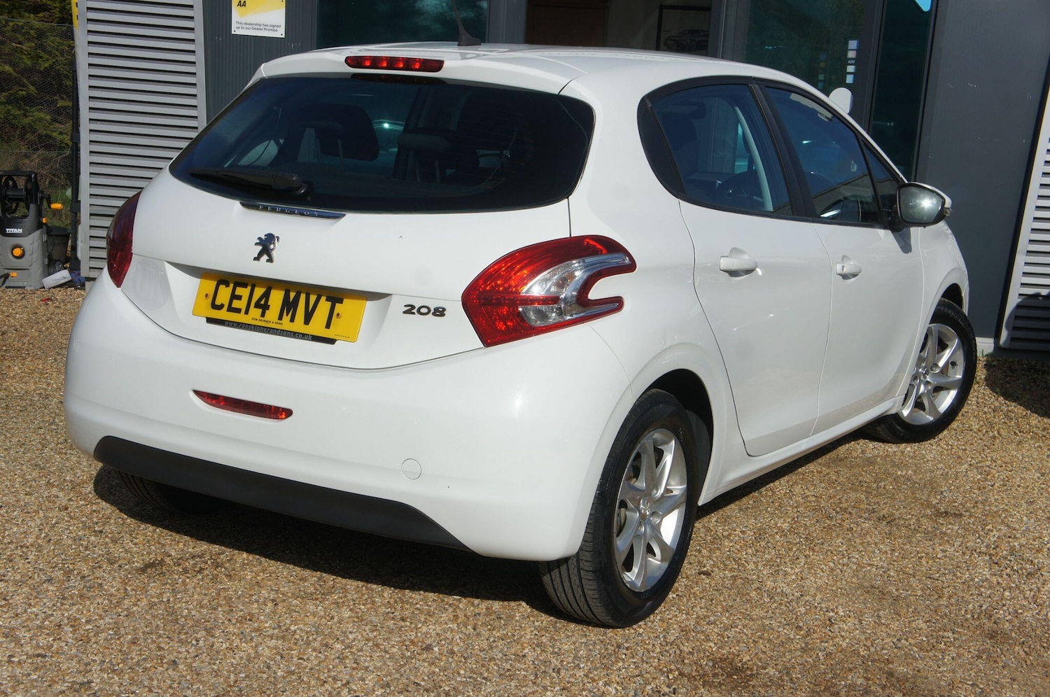 Used Peugeot 208 2014 for sale - 77940501: Photo 4