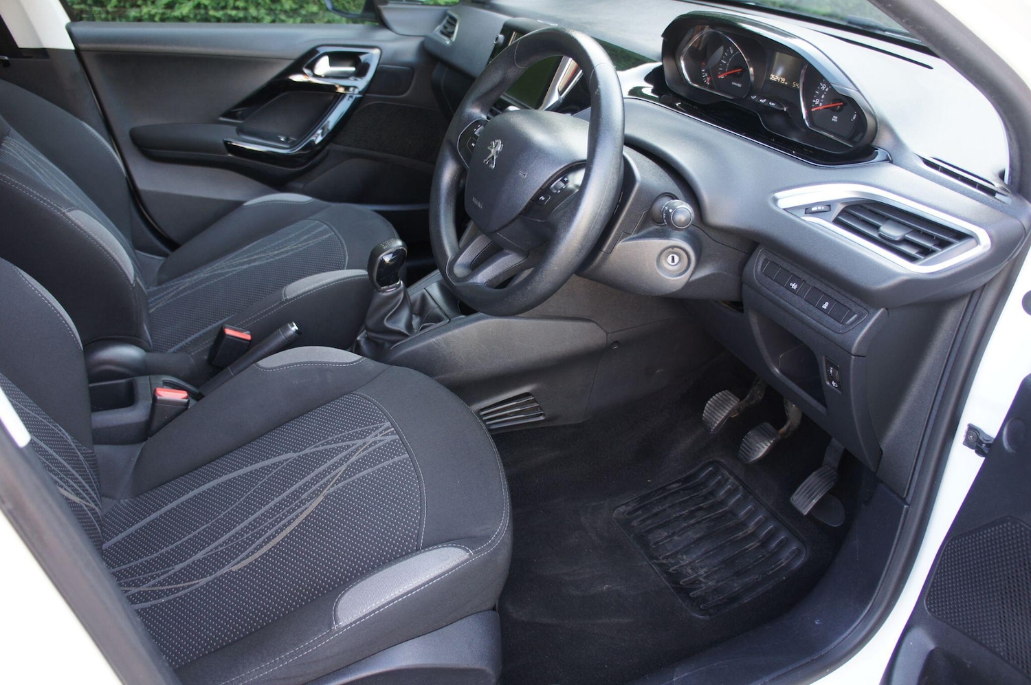 Used Peugeot 208 2014 for sale - 77940501: Photo 7