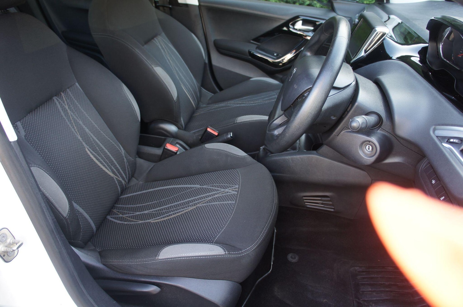 Used Peugeot 208 2014 for sale - 77940501: Photo 8