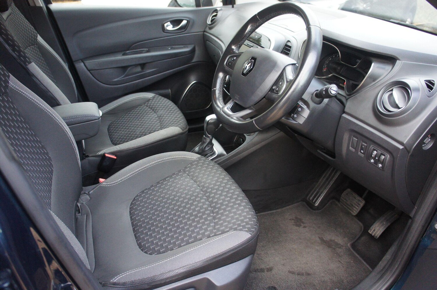 Used Renault Captur 2018 for sale - 77683338: Photo 8