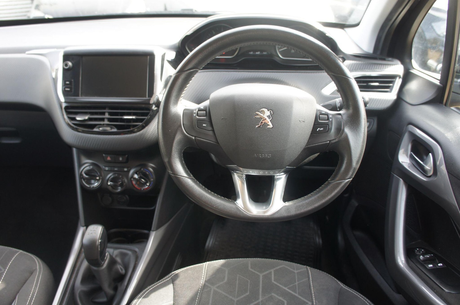 Used Peugeot 2008 2018 for sale - 78148234: Photo 6
