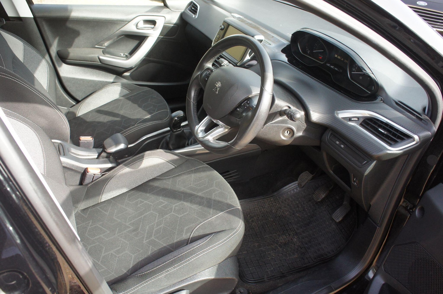 Used Peugeot 2008 2018 for sale - 78148234: Photo 7