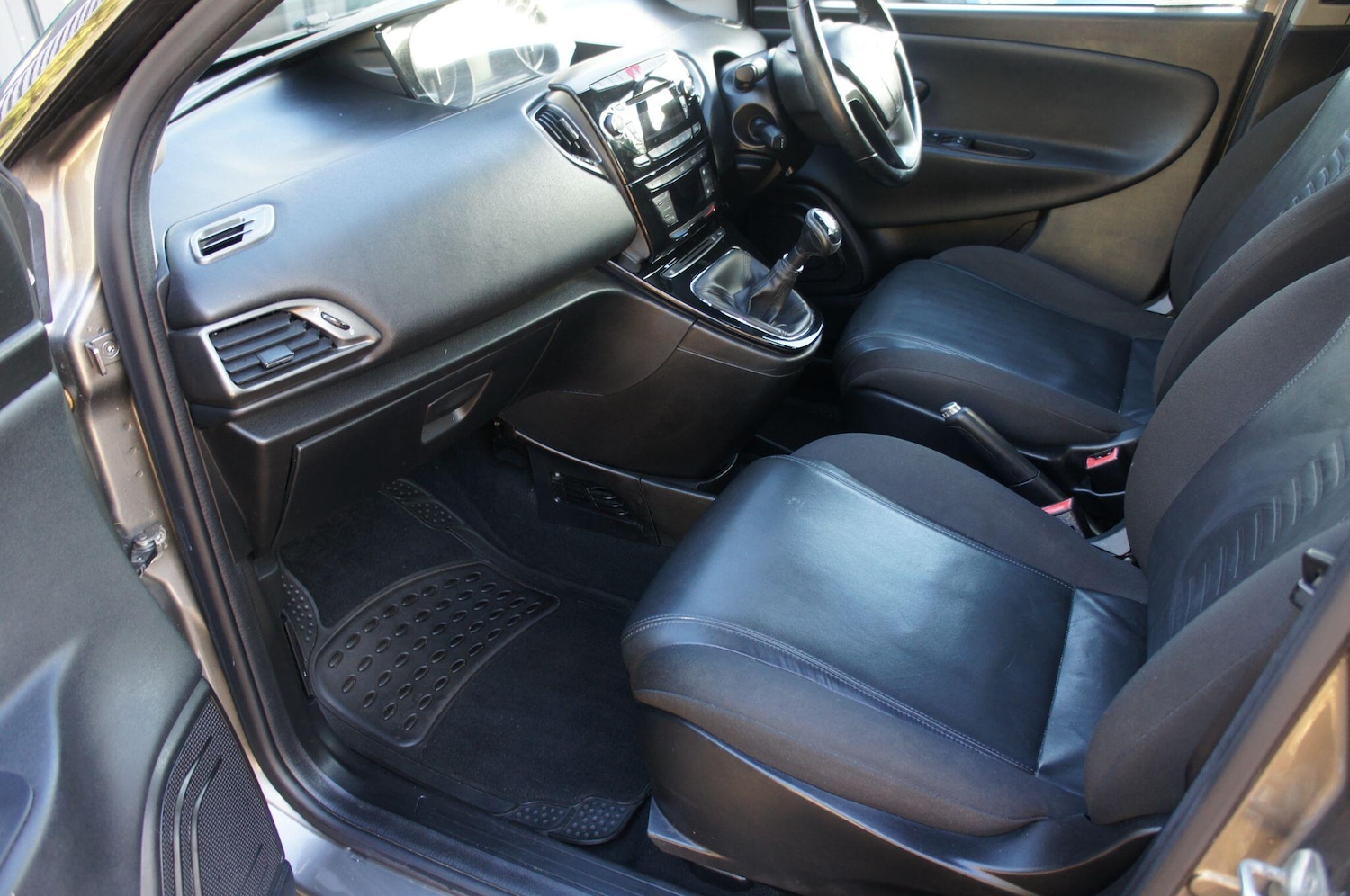 Used Chrysler Ypsilon 2012 for sale - 77685231: Photo 11