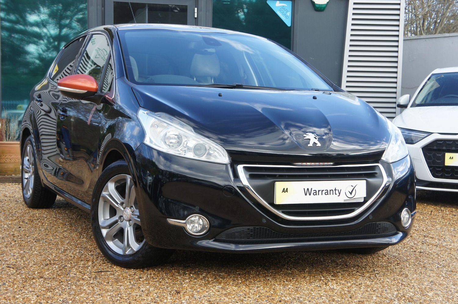 Used Peugeot 208 for sale - 77908454: Photo 2