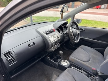 Used Honda Jazz 2006 for sale - 76105849: Photo