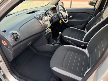 Used Dacia Sandero Stepway 2017 for sale - 76236009: Photo