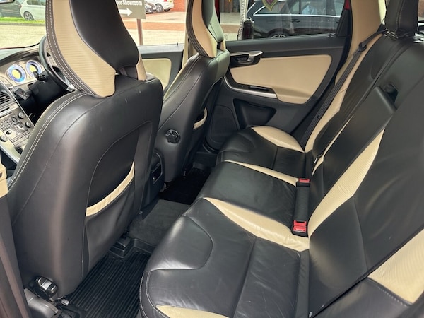 Used Volvo XC60 2010 for sale - 76236246: Photo 9