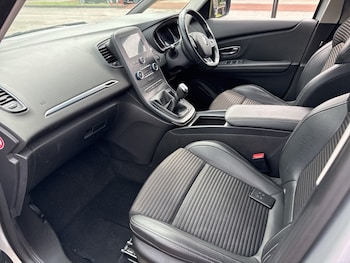 Used Renault Scenic 2017 for sale - 74963985: Photo