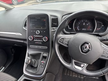 Used Renault Scenic 2017 for sale - 74963985: Photo