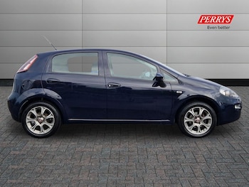 Used Fiat Punto 2015 for sale - 76272418: Photo