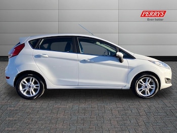 Used Ford Fiesta 2017 for sale - 76706900: Photo