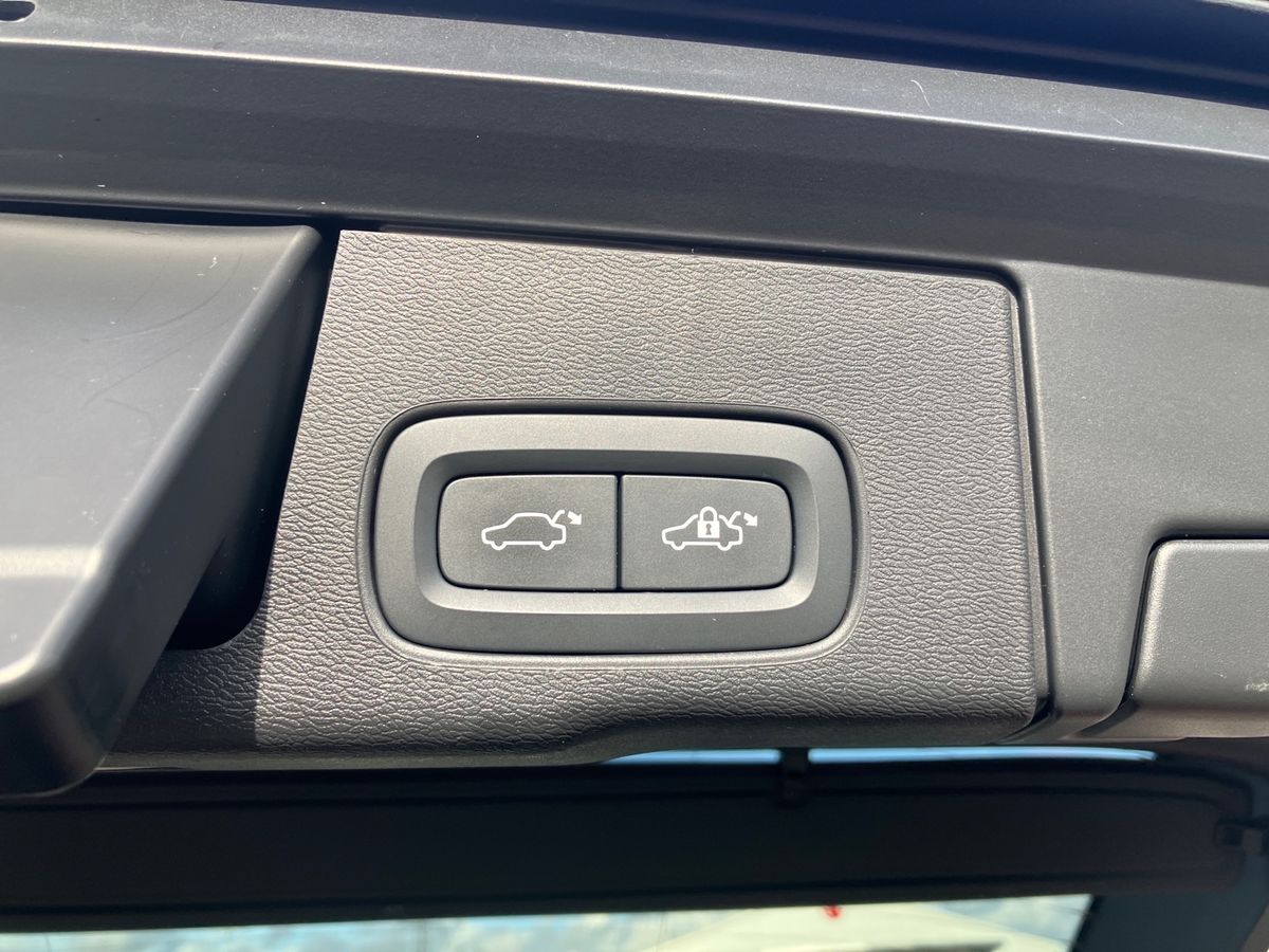 Used Volvo XC60 2023 for sale - 76351875: Photo 23