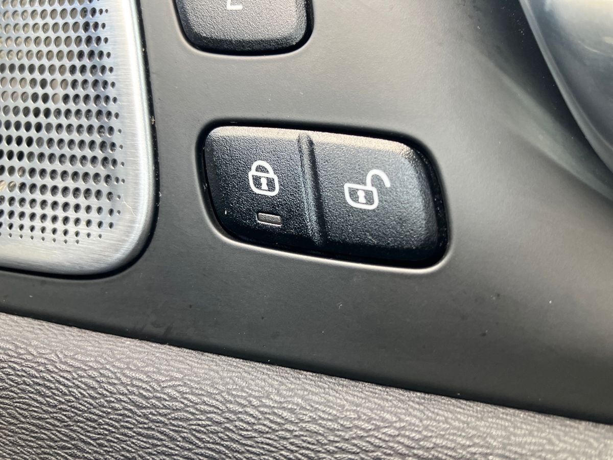 Used Volvo XC60 2023 for sale - 76351875: Photo 26